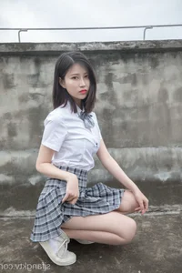 Capturing Timeless Youth with Nian Nian in Classic JK Style on an Urban Rooftop - image 11