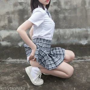 Capturing Timeless Youth with Nian Nian in Classic JK Style on an Urban Rooftop - image 6