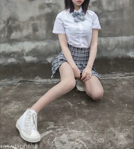 Capturing Timeless Youth with Nian Nian in Classic JK Style on an Urban Rooftop - image 12