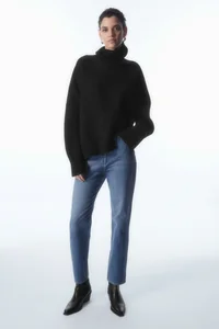 The Return of Curve-Flattering Jeans: Celebrating Feminine Silhouettes in Denim - image 8
