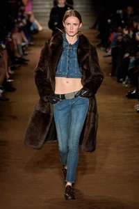 The Return of Curve-Flattering Jeans: Celebrating Feminine Silhouettes in Denim - image 3