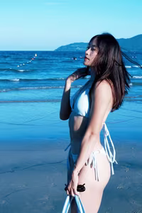 See 'track and field hot girl' Huynh Thi My Tien flaunting her dream bikini body and toned abs on the beach - image 7