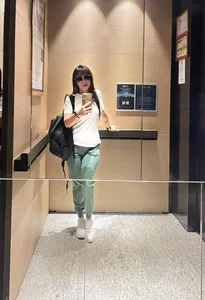 Dao Lan Huong’s Latest Beauty Reveal Sparks Debate: Fans Praise Youthfulness While Others Suggest Cosmetic Enhancements - image 5