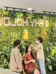 Dao Lan Huong’s Latest Beauty Reveal Sparks Debate: Fans Praise Youthfulness While Others Suggest Cosmetic Enhancements - image 3