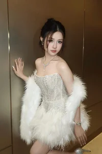 Radiant Beauty of Actress Bao Ngoc: Stunning 18th Birthday Portraits and Elegant Fashion Inspiration for a Sweet, Sophisticated Gen Z Look - image 3