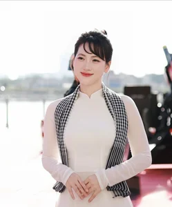 Phuong Anh Dao Radiates Elegance in Traditional Ao Dai for April 30th - image 2