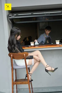 IESS Meixi Cafe Fantasy Gallery: Elegant Chinese Model Photography - image 28
