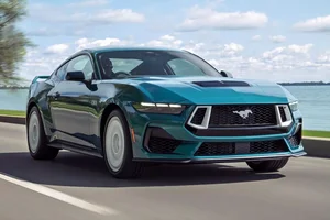 2025 Ford Mustang FX: A Modern Muscle Car Reimagined with Iconic 1980s Retro Styling and Performance - image 5
