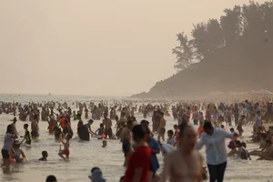 Discover Thien Cam Beach: The Pristine Coastal Gem of Ha Tinh, Vietnam - image 6