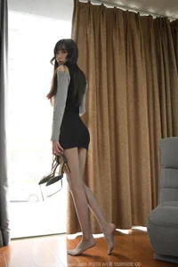 Slender Leg Aesthetics: TuanTuan in the Exquisite IESS Photography Series - image 1