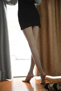 Slender Leg Aesthetics: TuanTuan in the Exquisite IESS Photography Series - image 83