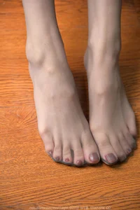 Slender Leg Aesthetics: TuanTuan in the Exquisite IESS Photography Series - image 15
