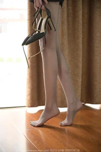 Slender Leg Aesthetics: TuanTuan in the Exquisite IESS Photography Series - image 34