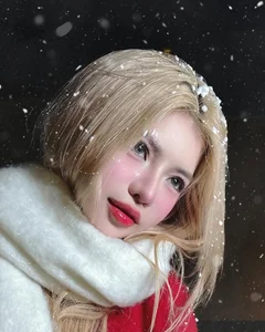 Stunning Christmas Photo Collection: Top Influencers Captivate Netizens With Festive Holiday Aesthetics - image 5