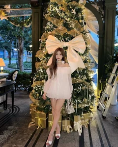 Stunning Christmas Photo Collection: Top Influencers Captivate Netizens With Festive Holiday Aesthetics - image 3