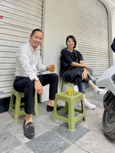 The Secrets of Vuong Rau's Wife: Managing a Family of Five While Looking Radiant - image 1