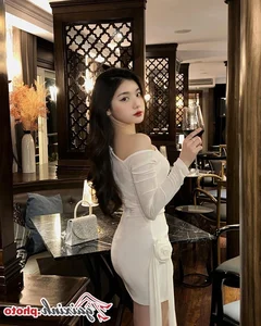 Exploring the Charming Style of TikTok Star Quynh Truong - image 25