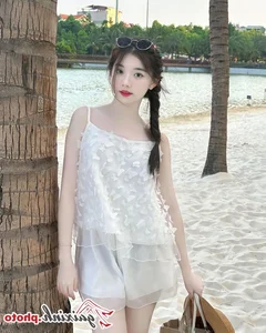 Exploring the Charming Style of TikTok Star Quynh Truong - image 24