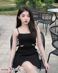 Exploring the Charming Style of TikTok Star Quynh Truong - image 18
