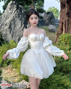 Exploring the Charming Style of TikTok Star Quynh Truong - image 8