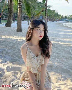 Exploring the Charming Style of TikTok Star Quynh Truong - image 11