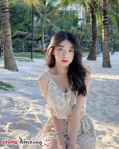 Exploring the Charming Style of TikTok Star Quynh Truong - image 10