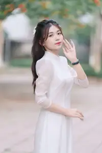 Discover the Elegant Beauty of a Vietnamese Young Woman in White Áo Dài 1000026883 - image 5