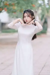 Discover the Elegant Beauty of a Vietnamese Young Woman in White Áo Dài 1000026883 - image 2