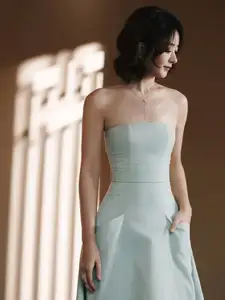 Zhao Liying: Elegant Beauty and Serene Aura with Pure White Orchids - Discover Her Natural Charm - image 2