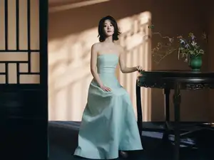 Zhao Liying: Elegant Beauty and Serene Aura with Pure White Orchids - Discover Her Natural Charm - image 4