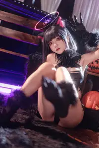 Coser Shi Liang Yu: Enchanting Kazuha Halloween Transformation (34P) - image 4