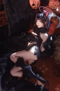 Coser Shi Liang Yu: Enchanting Kazuha Halloween Transformation (34P) - image 3
