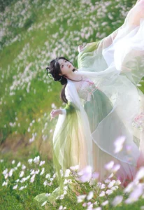 Xian Luo in YiTuYu Art Language Vol.9171: A Stunning Spring-Themed Portrait Collection for Artistic Inspiration and High-Quality Photography Enthusiasts - image 1