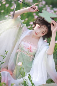 Xian Luo in YiTuYu Art Language Vol.9171: A Stunning Spring-Themed Portrait Collection for Artistic Inspiration and High-Quality Photography Enthusiasts - image 11