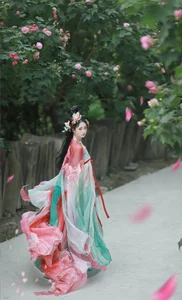 Ethereal Beauty of Qian Yue in Hanfu - YiTuYu Vol.8936 Art Language - image 1