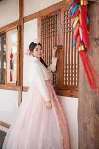 Stunning Visuals in YiTuYu艺图语 Art Language Vol.7340 Featuring Fei Tian Xiao Mo Nu - image 28
