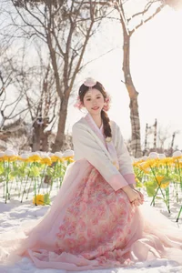 Stunning Visuals in YiTuYu艺图语 Art Language Vol.7340 Featuring Fei Tian Xiao Mo Nu - image 25