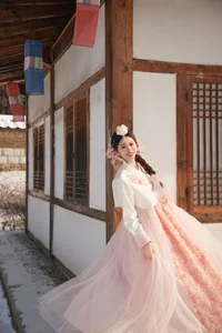 Stunning Visuals in YiTuYu艺图语 Art Language Vol.7340 Featuring Fei Tian Xiao Mo Nu - image 8