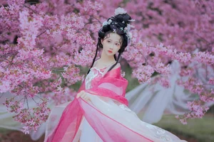 Elegant Portrait Photography: YiTuYu Art Language Vol.4190 featuring Qi Luo Sheng De Xiao Su Su - image 0