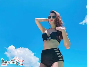 Style Spotlight: Midu’s Bold and Elegant Bikini Fashion Statements for Summer Inspiration - image 10