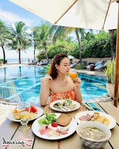 Style Spotlight: Midu’s Bold and Elegant Bikini Fashion Statements for Summer Inspiration - image 11