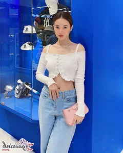 Style Spotlight: Midu’s Bold and Elegant Bikini Fashion Statements for Summer Inspiration - image 18