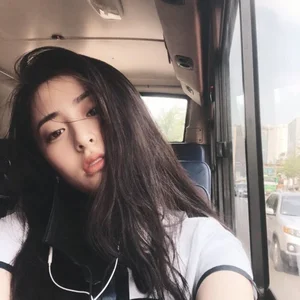 Admiring LE SSERAFIM Yunjin's Stunning Predebut Visuals in Nostalgic Photos - Koreaboo - image 1