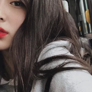 Admiring LE SSERAFIM Yunjin's Stunning Predebut Visuals in Nostalgic Photos - Koreaboo - image 8