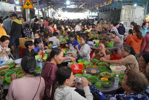 Vietnam’s Massive Charity Feast: 330 Tons of Food for Pilgrims - image 4