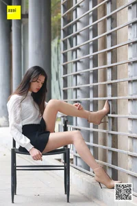 IESS Sixiangjia 162: Qi Qi in Nude Patent Leather Ankle Boots - image 90