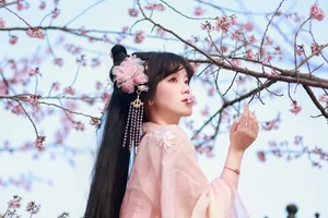 YITUYU Art Language 2024: The Aesthetic Beauty of Spring Cherry Blossoms and Strawberry Sago - image 10