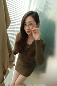 IESS SXJ No.1700 Xiao Jie: A Masterclass in Sophisticated Style and Artistic Portraiture - image 29