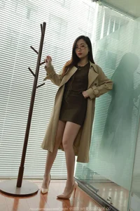 IESS SXJ No.1700 Xiao Jie: A Masterclass in Sophisticated Style and Artistic Portraiture - image 1