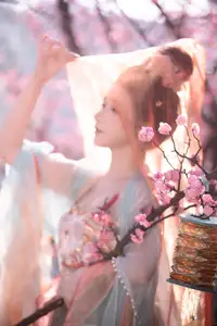Bei Bei Mo's Grace: Hanfu Beauty Amidst Cherry Blossoms, YiTuYu Vol.8626 - image 17